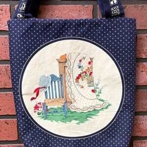 Elegant Navy Blue Tote with Vintage Print